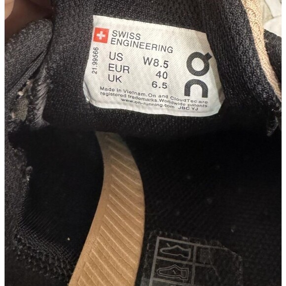 On Cloud Cloudfly Running Shoes Womens Size 8.5 Gray Tan Black Swiss Engineering - Picture 3 of 7